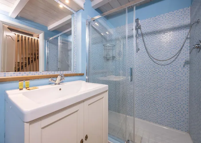 Senzanome Escape * بولونيا