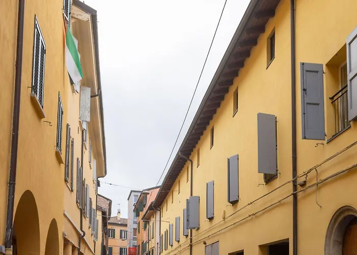 Senzanome Escape * بولونيا